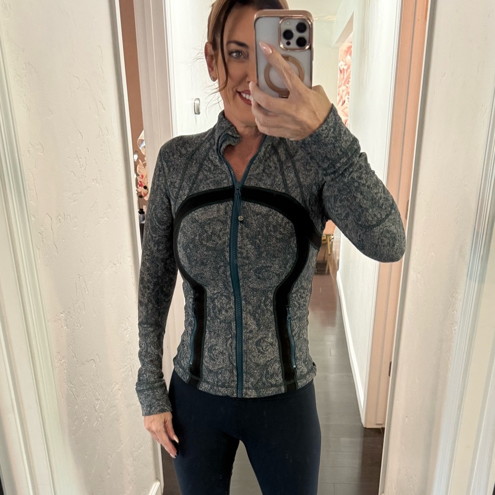Lululemon Athletica Blue and Gray Patterned Jacket